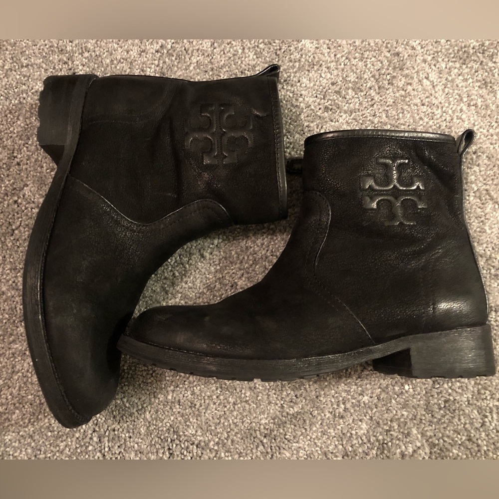 Tory Burch Simone Ankle Boots Distressed Buffalo Print Sz 8 Excellent condition